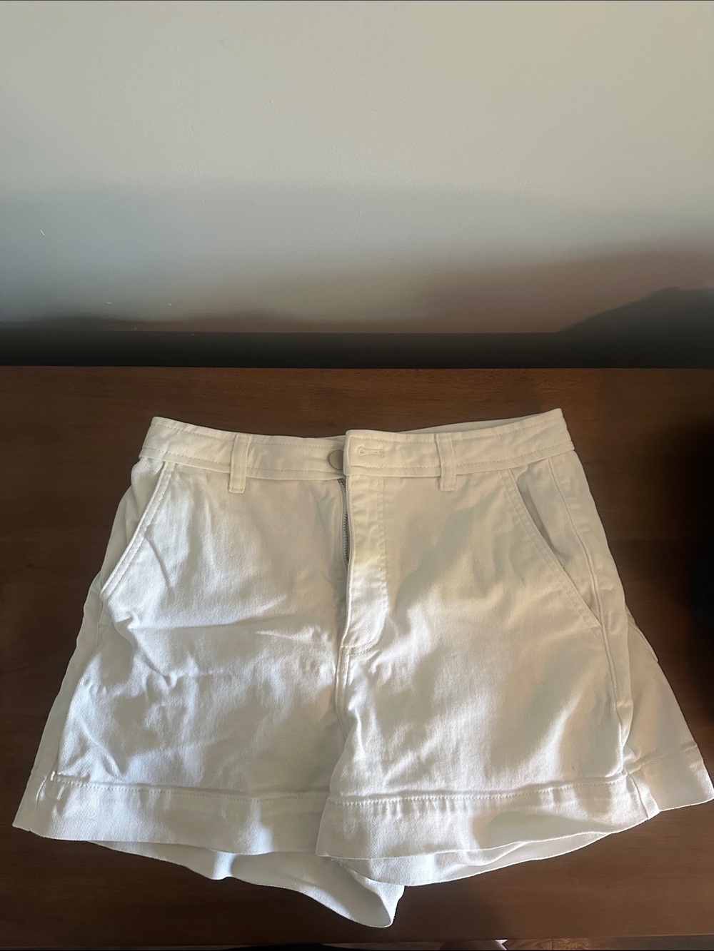 Everlane White High-Rise Women's Shorts with Pockets